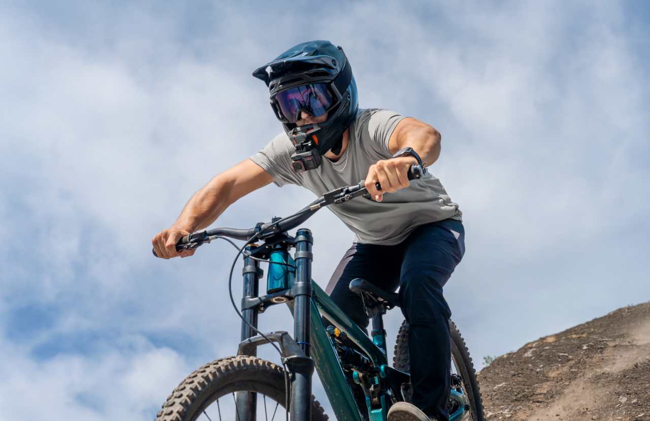 Insta360 Ace Pro 2 Action-Cam mit Flip-Touchscreen und 8K